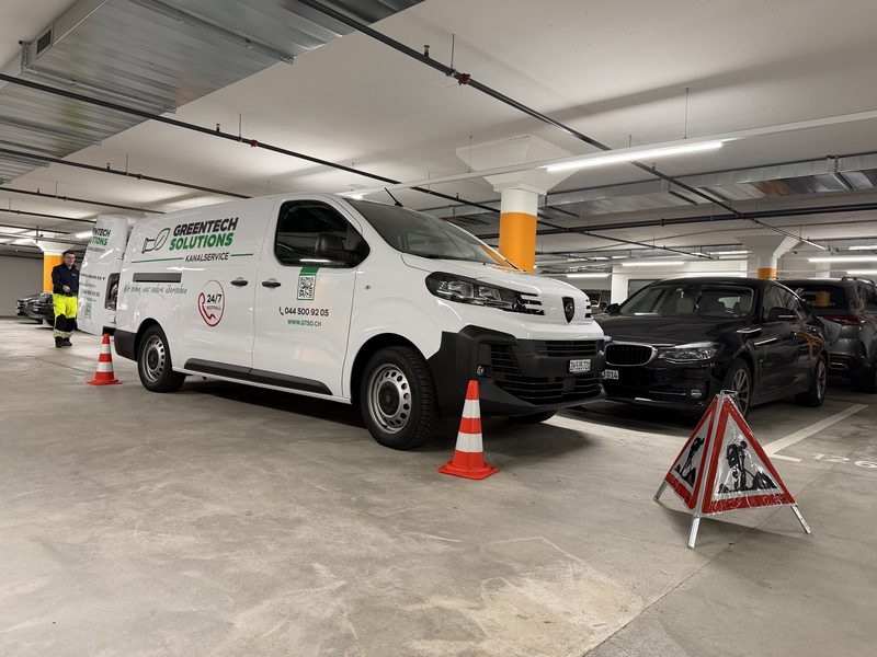 Greentech Fahrzeug seitlich